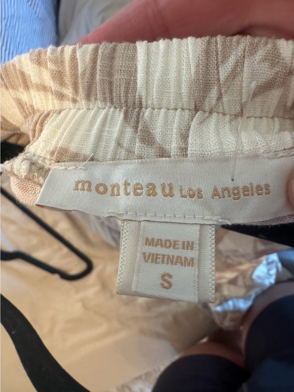 Monteau Los Angeles  Beige Floral Cargo Pants— size small - Picture 5 of 5